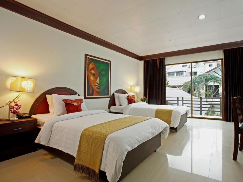 Bamboo Beach Hotel & Spa Patong Esterno foto