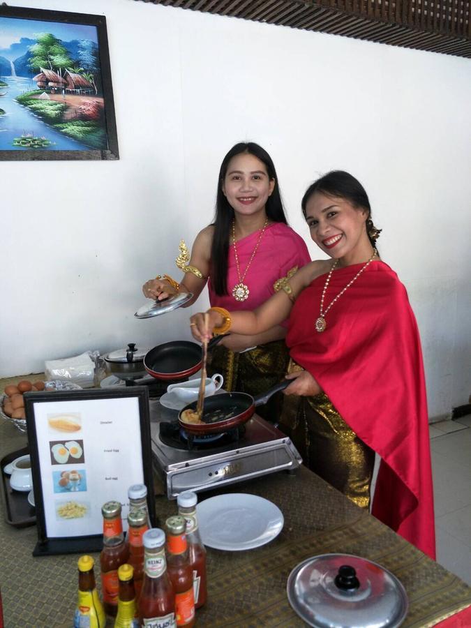 Bamboo Beach Hotel & Spa Patong Esterno foto