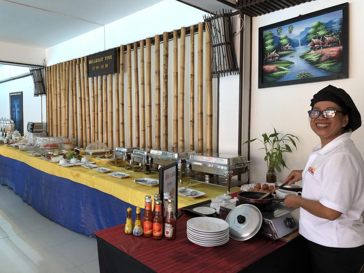 Bamboo Beach Hotel & Spa Patong Esterno foto