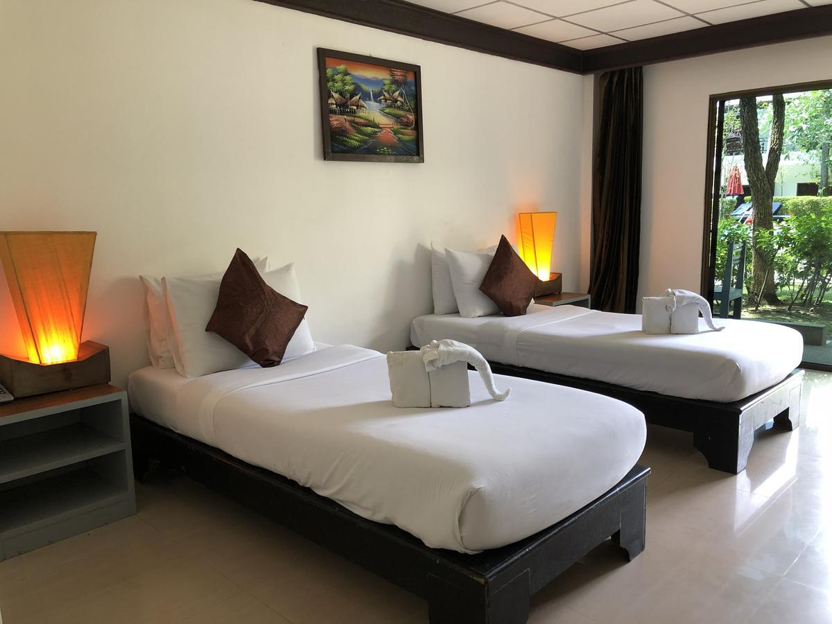 Bamboo Beach Hotel & Spa Patong Esterno foto