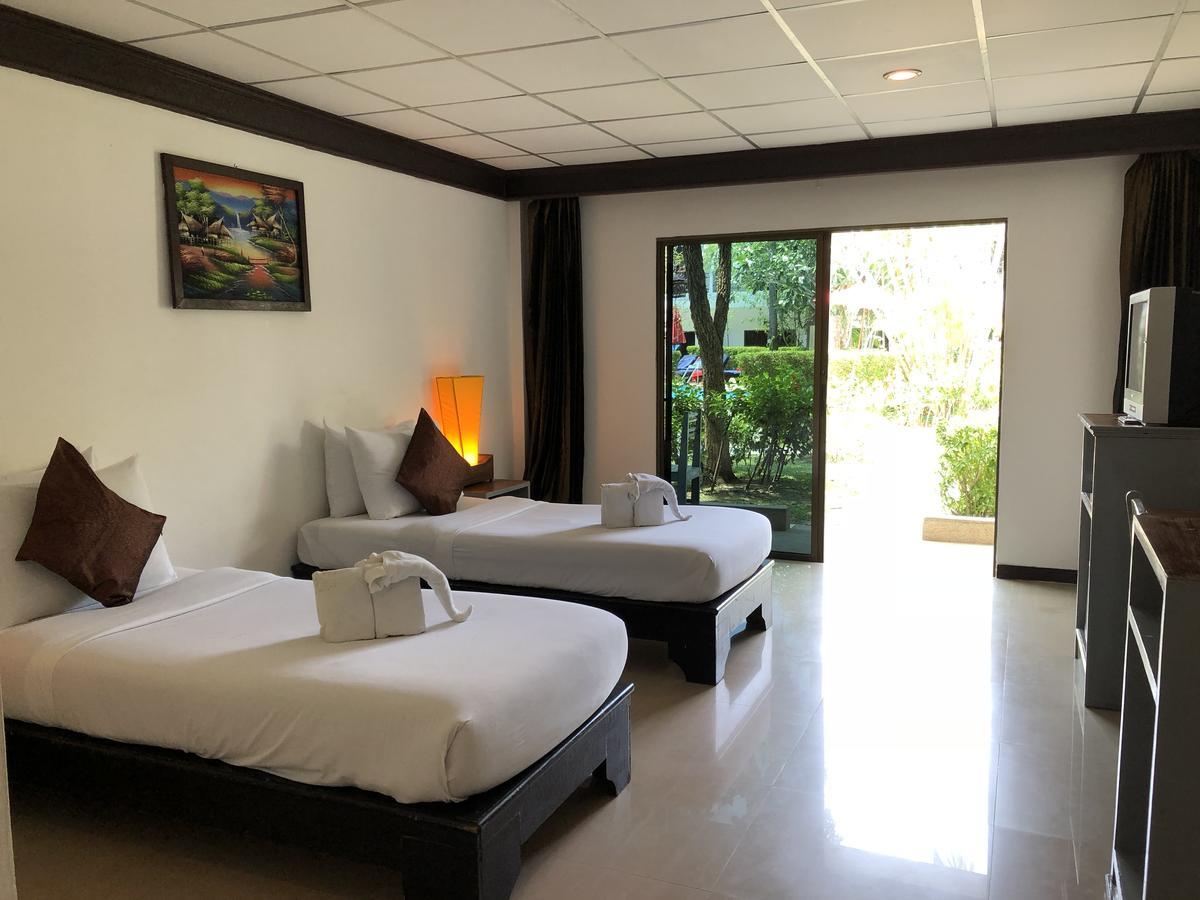 Bamboo Beach Hotel & Spa Patong Esterno foto