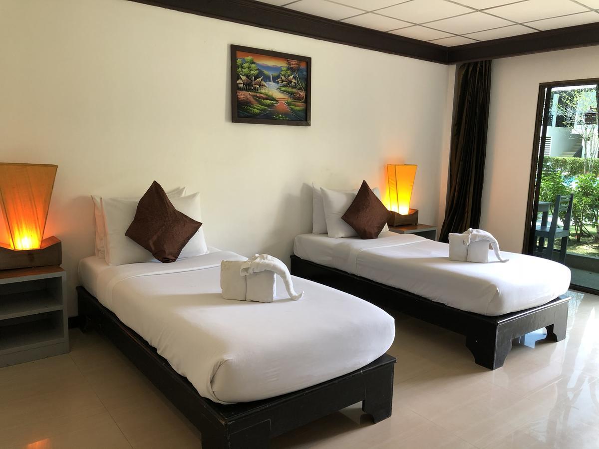 Bamboo Beach Hotel & Spa Patong Esterno foto