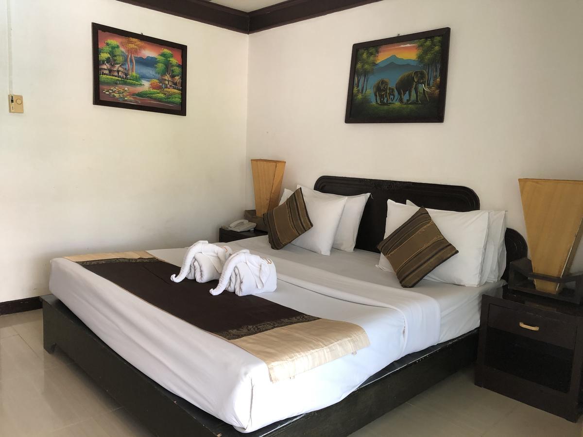 Bamboo Beach Hotel & Spa Patong Esterno foto