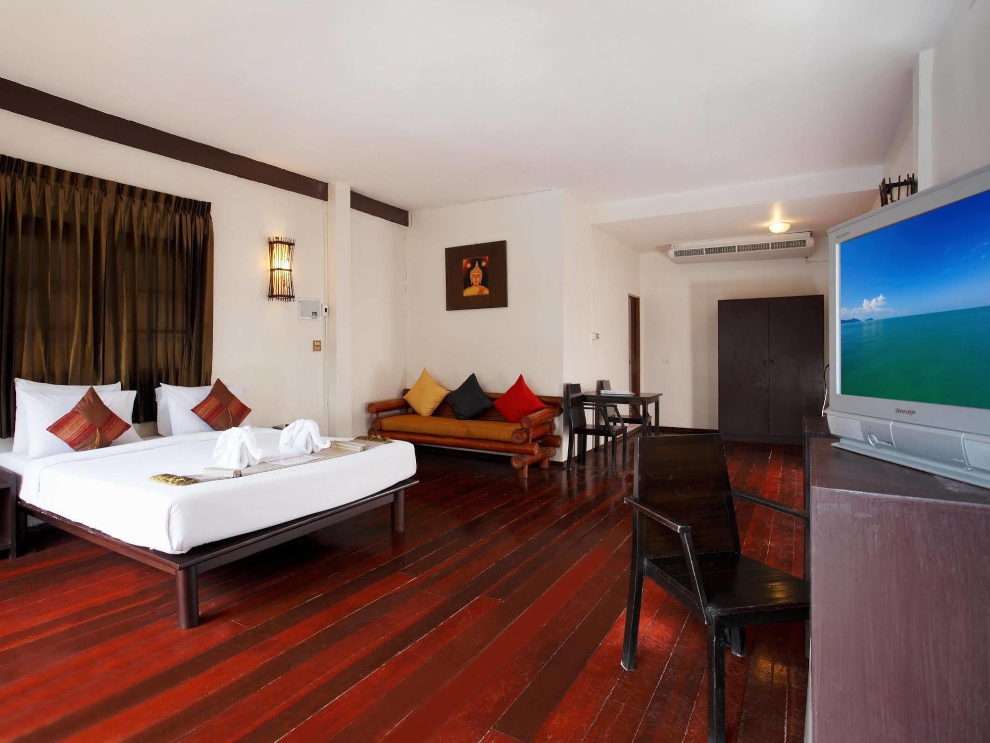 Bamboo Beach Hotel & Spa Patong Esterno foto