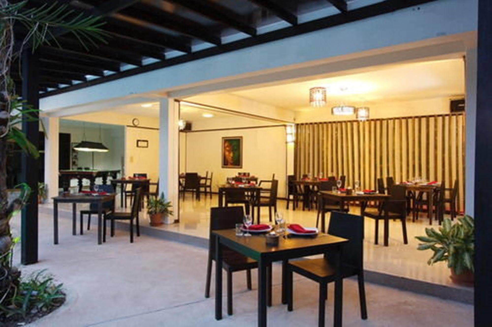 Bamboo Beach Hotel & Spa Patong Esterno foto