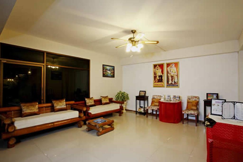 Bamboo Beach Hotel & Spa Patong Esterno foto