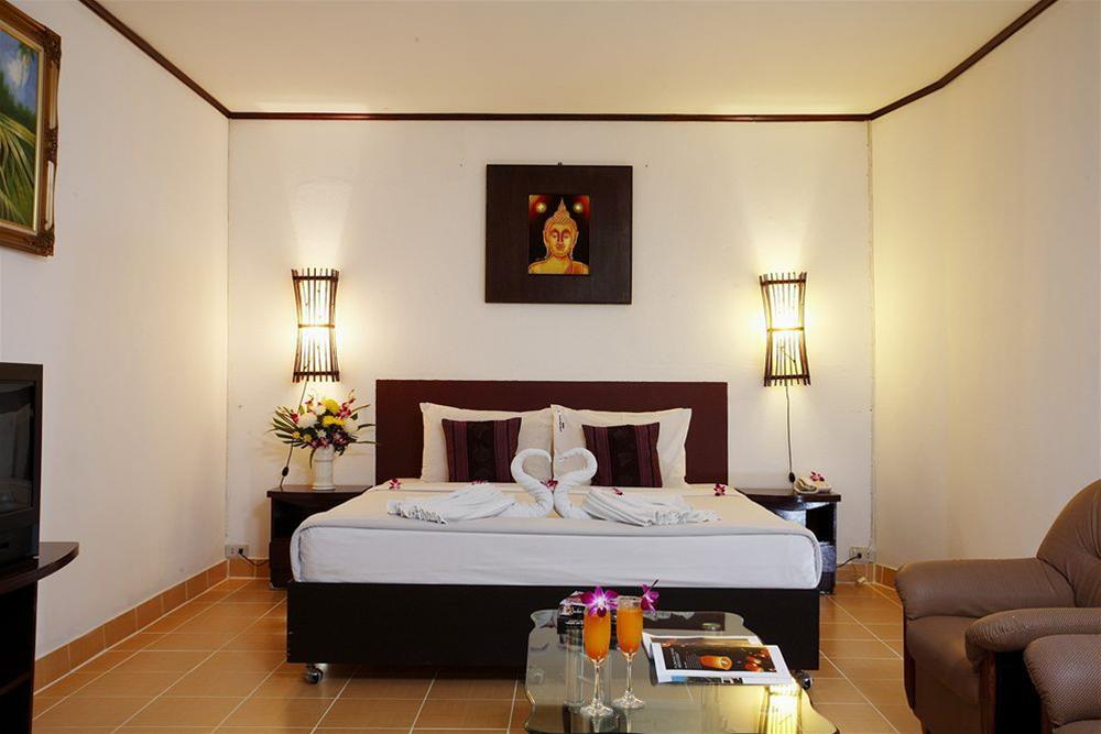 Bamboo Beach Hotel & Spa Patong Esterno foto